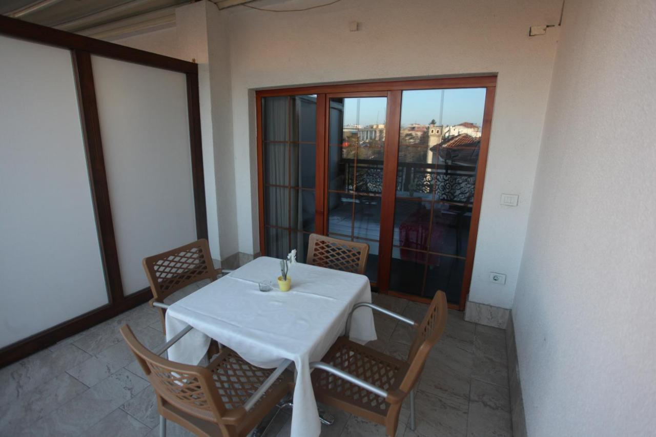 Hotel Happy Gjakova Eksteriør billede