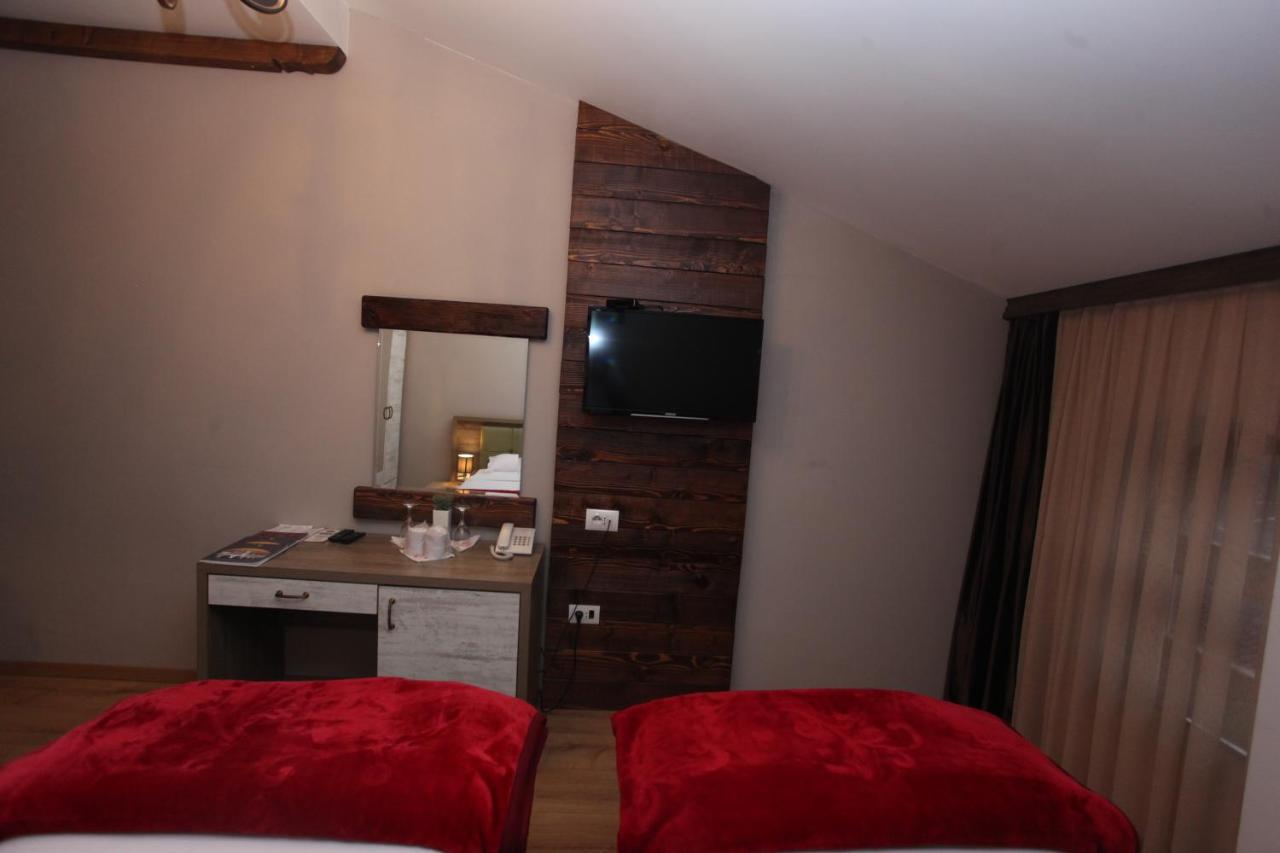 Hotel Happy Gjakova Eksteriør billede
