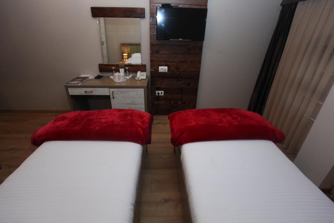 Hotel Happy Gjakova Eksteriør billede