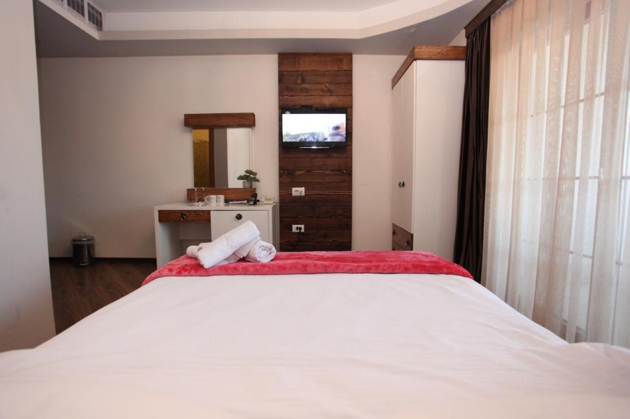Hotel Happy Gjakova Eksteriør billede